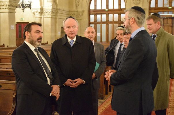 Canadian foreign minister Robert "Rob" Nicholson (centre)